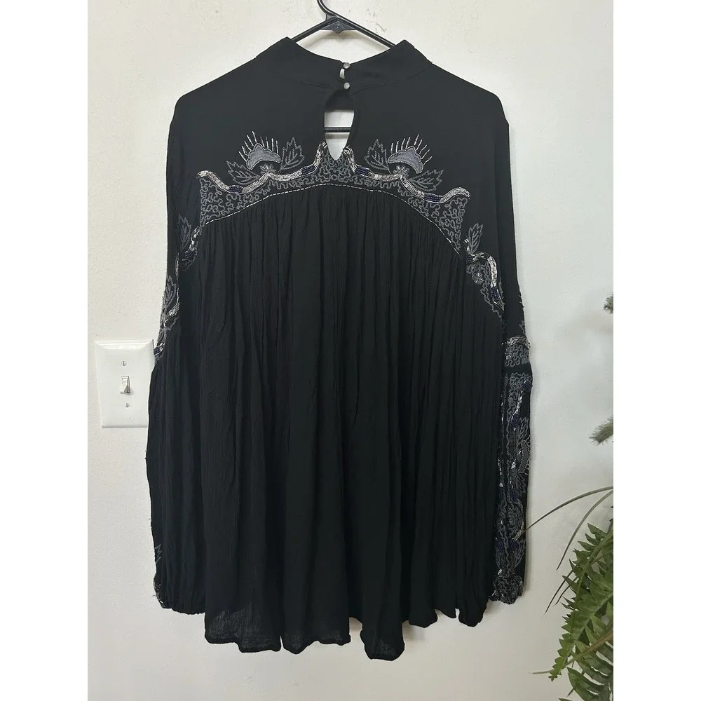 Free‎ People Sweet Fantasy Black Blue Boho Embroidered Beaded V Neck Blouse Sz M